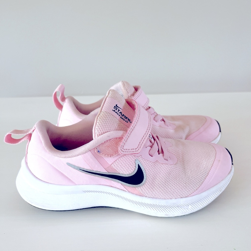 Nike Starrunner Shoe toddler/girl size 12.5c